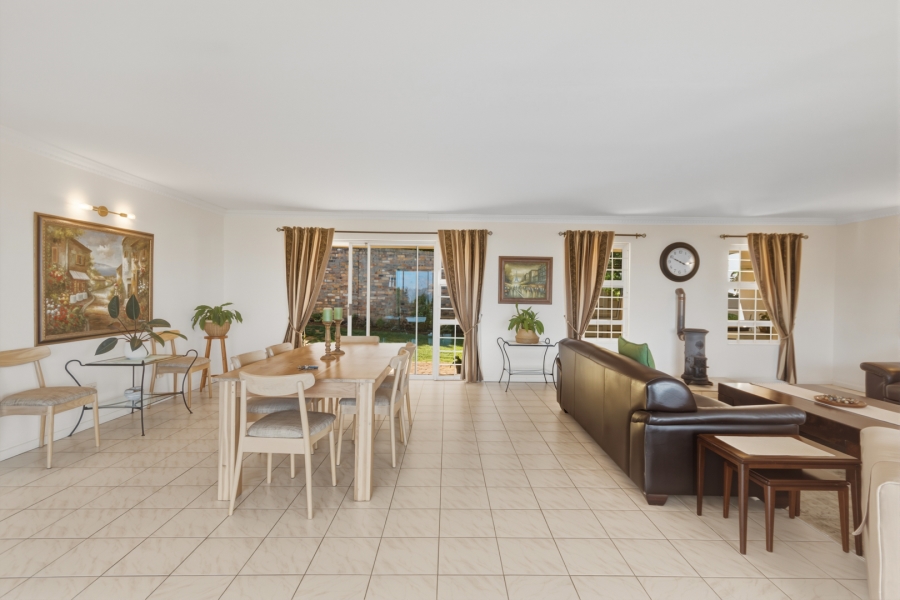 6 Bedroom Property for Sale in La Concorde Western Cape